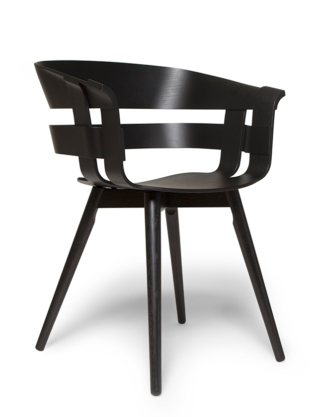 Wick Chair in schwarzer Esche von Design House Stockholm - Armlehnstuhl mit Sitzschale und Beinen aus schwarz gebeiztem Eschenholz