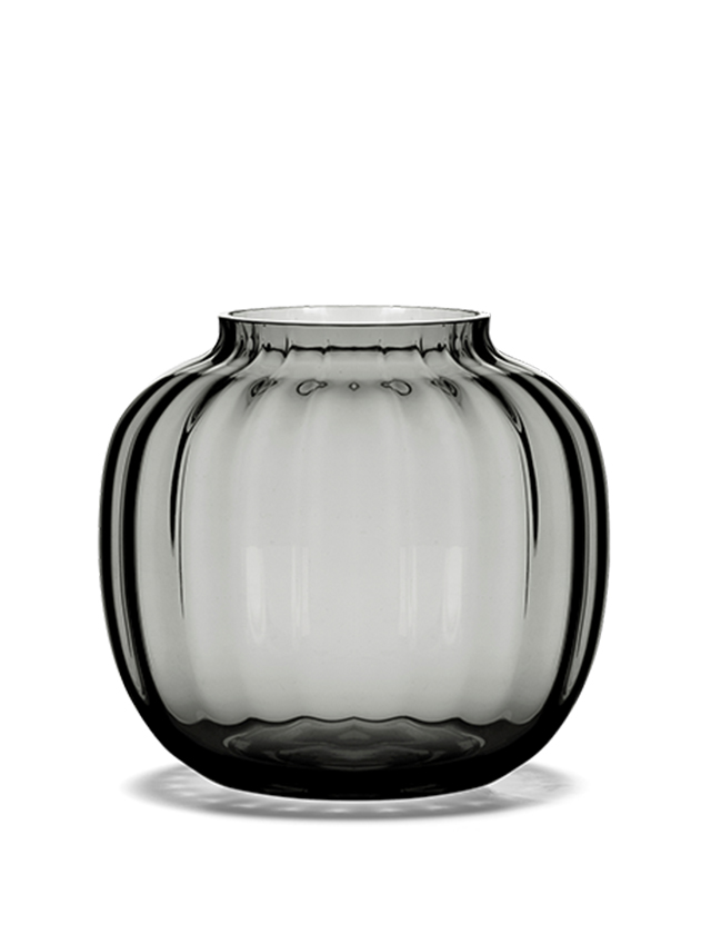 Primula Vase in Smoke von Holmegaard - Hohe mundgeblasene Kugelvase - Höhe 12,5 cm