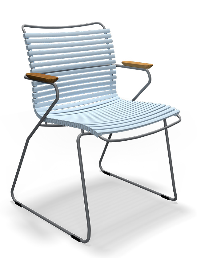 Click Dining Chair in Dsty Light Blue - Farbnummer 80 - Design Gartenstuhl von HOUE aus Dänemark - Lamellen aus Kunststoff und pulverbeschichtetes Stahl