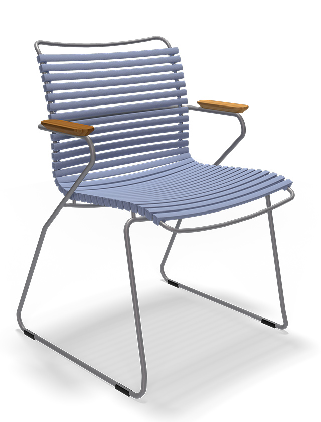 Click Dining Chair in Pigeon Blue - Farbnummer 82 - Design Gartenstuhl von HOUE aus Dänemark - Lamellen aus Kunststoff und pulverbeschichtetes Stahl