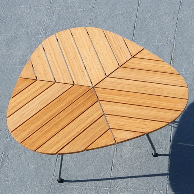 Leaf Dining Table für den Außenbereich - Design Gartentisch sieht in deiner Form aus wie ein Blatt.