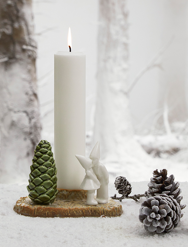 Christmas Tales - Christmas Kiss - Kerzenhalter aus Porzellan von Thora Finnsdottir von Kähler Design