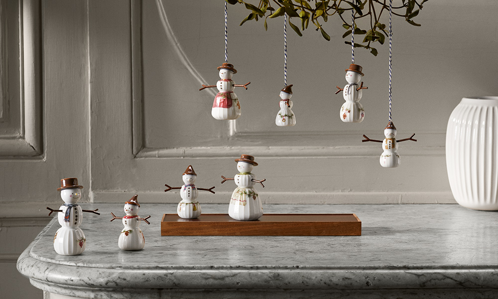 Hammershøi Schneemänner von Kähler Design - Verschiedene handgefertigte Porzellanfiguren der Hammershøi Weihnachtsserie von Kähler Design. Diese Figuren stellen eine Schneemannfamilie dar, bestehend aus einem Schneemann, einer Schneefrau, einem Schneejungen und einem Schneemädchen.