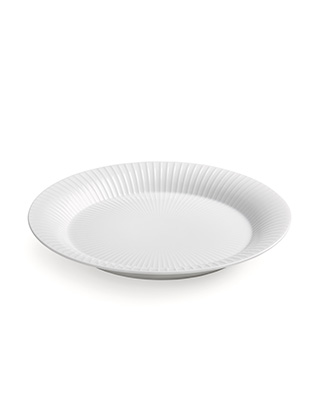 Weißer Teller (Frühstücksteller oder Essteller), mit feinen Rillen, Material Porzellan, Kähler Design, Durchmesser 220 mm