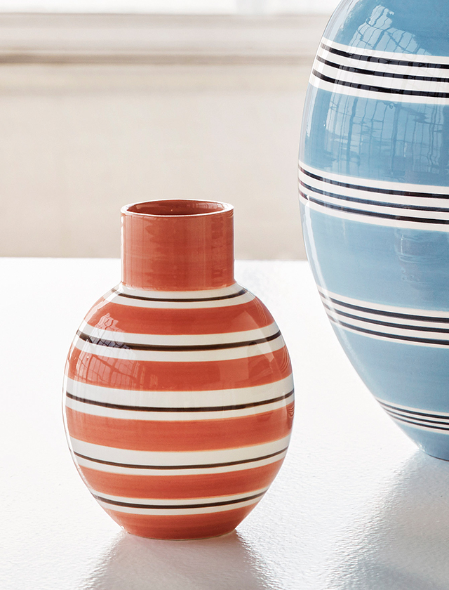 Omaggio Nuovo Vase - Klein - Terracotta mit weißen Streifen - Kähler Design aus Dänemark
