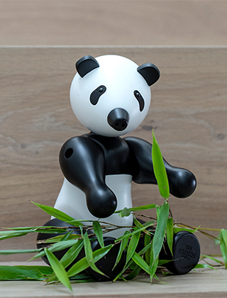 kleiner Panda - limitierte WWF Edition von Kay Bojesen aus zertifiziertem Buchenholz