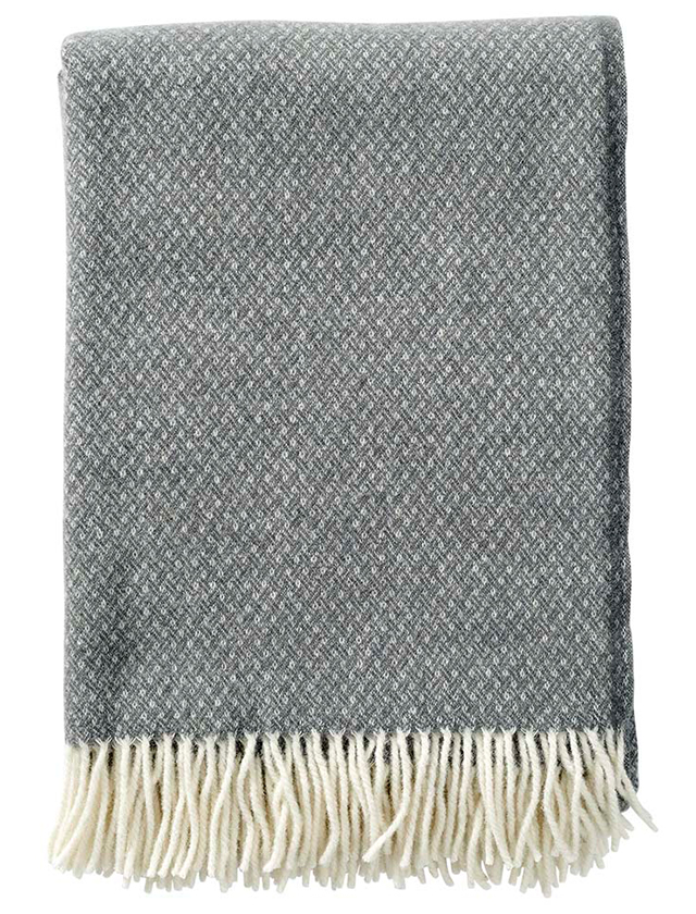 Flow Premium-Wolldecke aus Merino- & Lammwolle in der Farbe Granite aus der Klippan Yllefabrik
