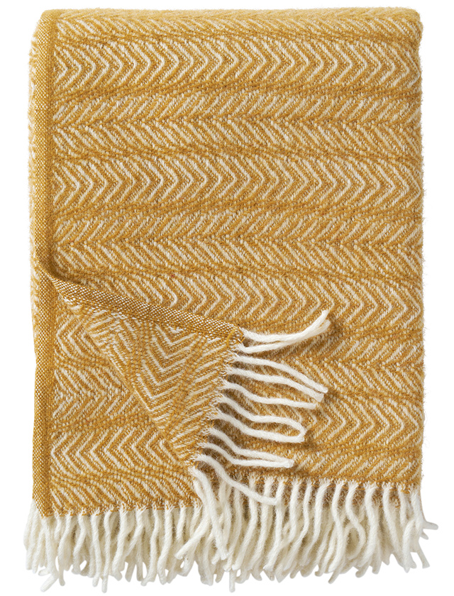 Point Wolldecke in der Farbe Honey, bestehend aus 25 % recycelter Wolle und 75 % gebürsteter Lammwolle aus der Klippan Yllefabrik