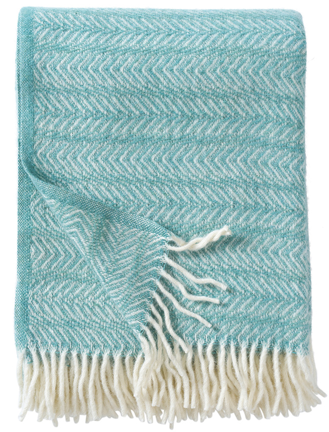 Point Wolldecke in der Farbe Turquoise, bestehend aus 25 % recycelter Wolle und 75 % gebürsteter Lammwolle aus der Klippan Yllefabrik