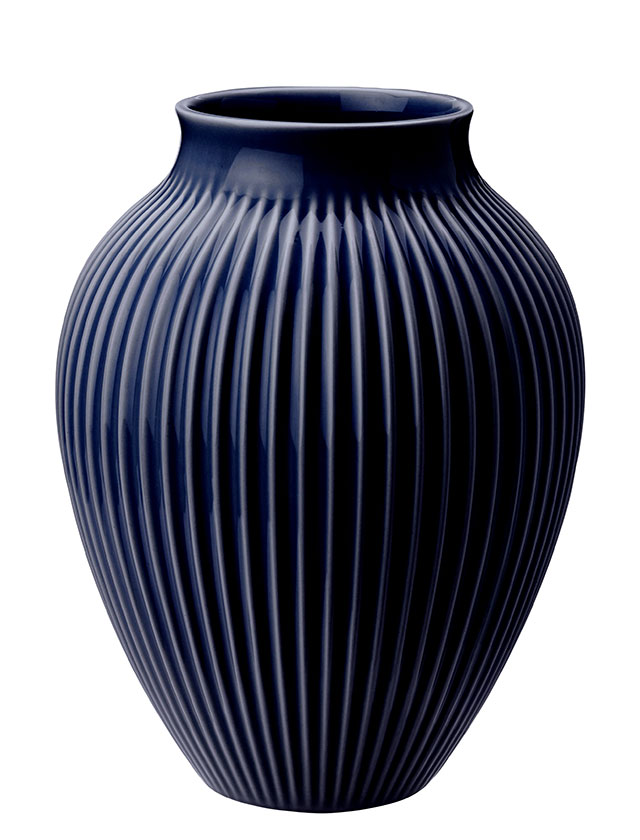 Rillenvase groß in der Farbe Indigoblau von Knabstrup.