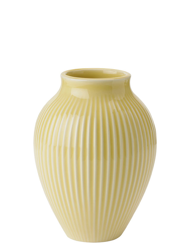 Rillenvase klein in der Farbe Yellow von Kanbstup.