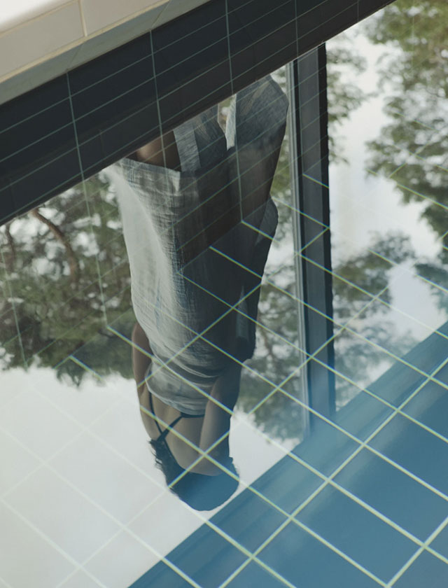 Ob im Spa, in der heimischen Sauna oder nach einer belebenden Dusche – das Terva Handtuch überzeugt durch seine exzellente Saugkraft, schnelle Trocknung und angenehme Haptik. Die fein strukturierte Webart schmeichelt der Haut und unterstreicht zugleich die klare Formsprache skandinavischer Handwerkskunst.