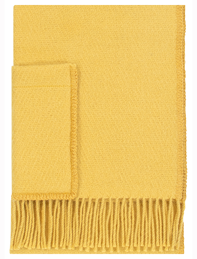 Uni Pocket Shawl aus 100% Schurwolle in Ochre - Poncho mit Taschen in Ockergelb von Lapuan Kankurit aus Finnland