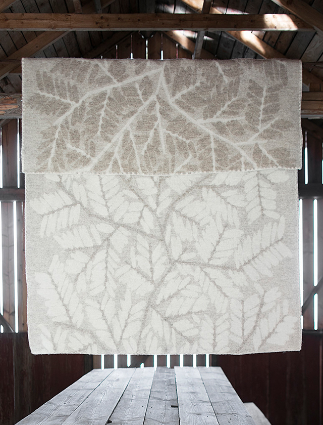 Verso Wolldecken aus weicher Schurwolle von Lapuan Kankurit aus Finnland in der Farbe Beige.