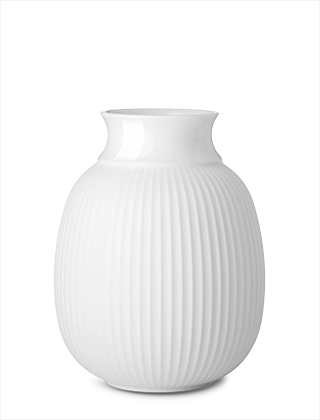 klein Lyngby Curve Vase aus Porzellan in Weiß von Lyngby Porcelæn