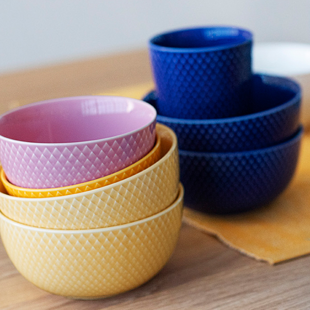 Rhombe Colour Schüsseln & Schalen aus Prozellan in verschiedenen Farben Sand, Dark Blue und Pink von Lyngby Porcelæn