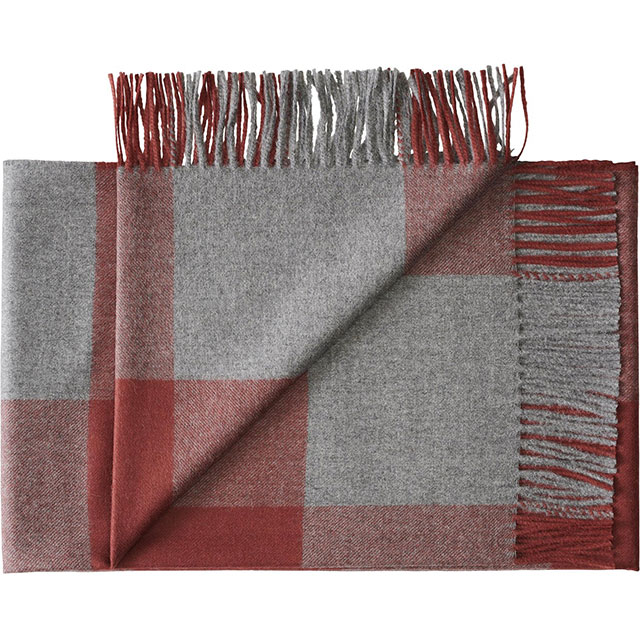 Caracas Plaid 130 x 200 cm: Exklusiver Luxus aus feinster Baby Alpaka-Wolle in der Farbe: Beetroot