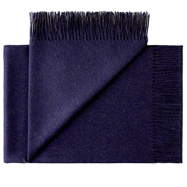 Cusco Baby Alpaka Decke in Midnight Blue von der Firma Silkeborg Uldspinderi